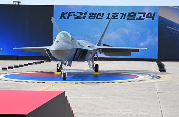 '경남서 탄생한 K-전투기'…KF-21 양산 1호기 첫 출고식